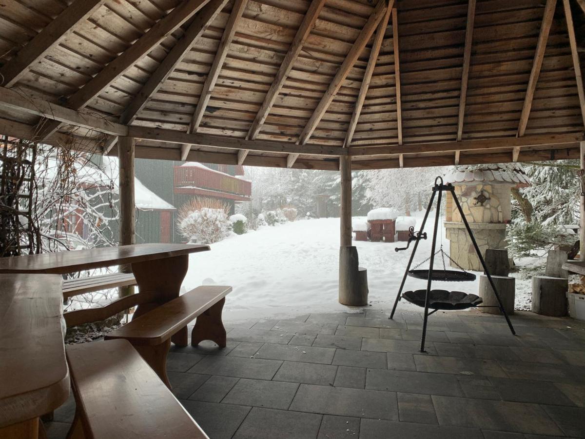 チョルシュティン Gosciniec Pod Smrekami Bed & Breakfast エクステリア 写真