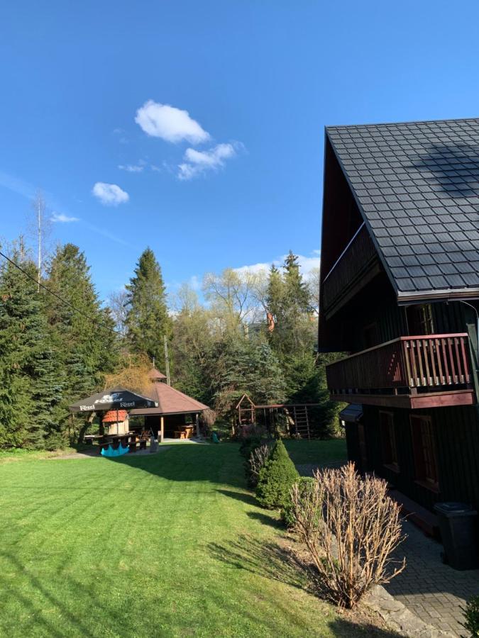 チョルシュティン Gosciniec Pod Smrekami Bed & Breakfast エクステリア 写真