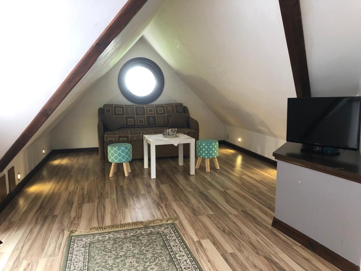 チョルシュティン Gosciniec Pod Smrekami Bed & Breakfast エクステリア 写真