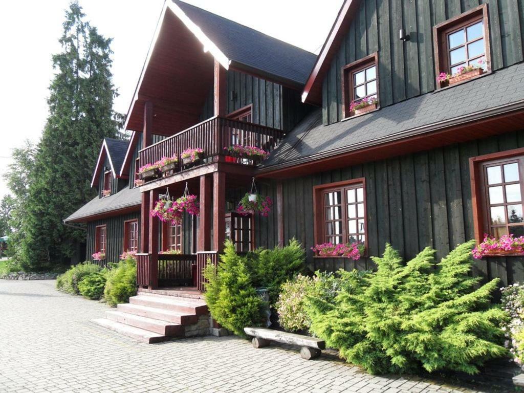 チョルシュティン Gosciniec Pod Smrekami Bed & Breakfast エクステリア 写真
