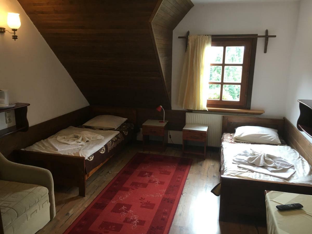 チョルシュティン Gosciniec Pod Smrekami Bed & Breakfast エクステリア 写真