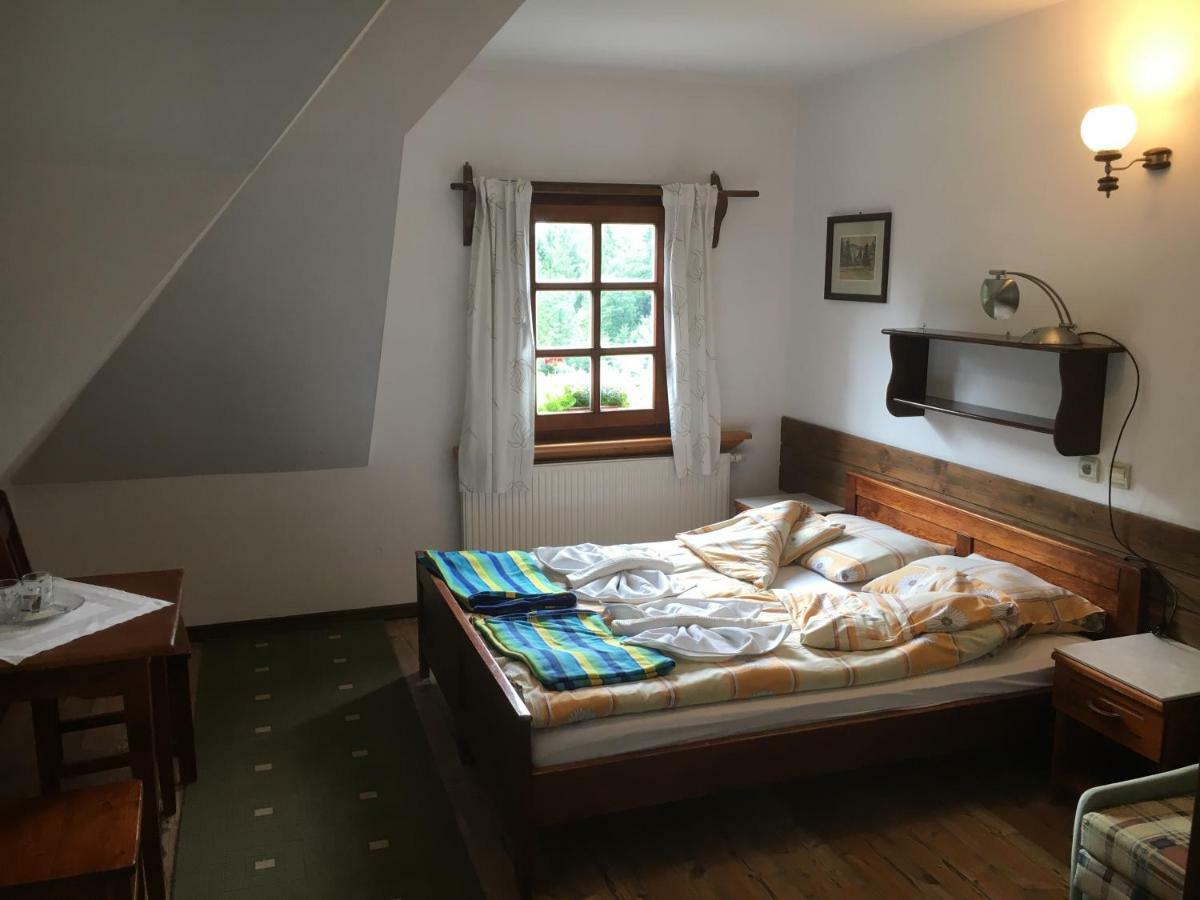チョルシュティン Gosciniec Pod Smrekami Bed & Breakfast エクステリア 写真
