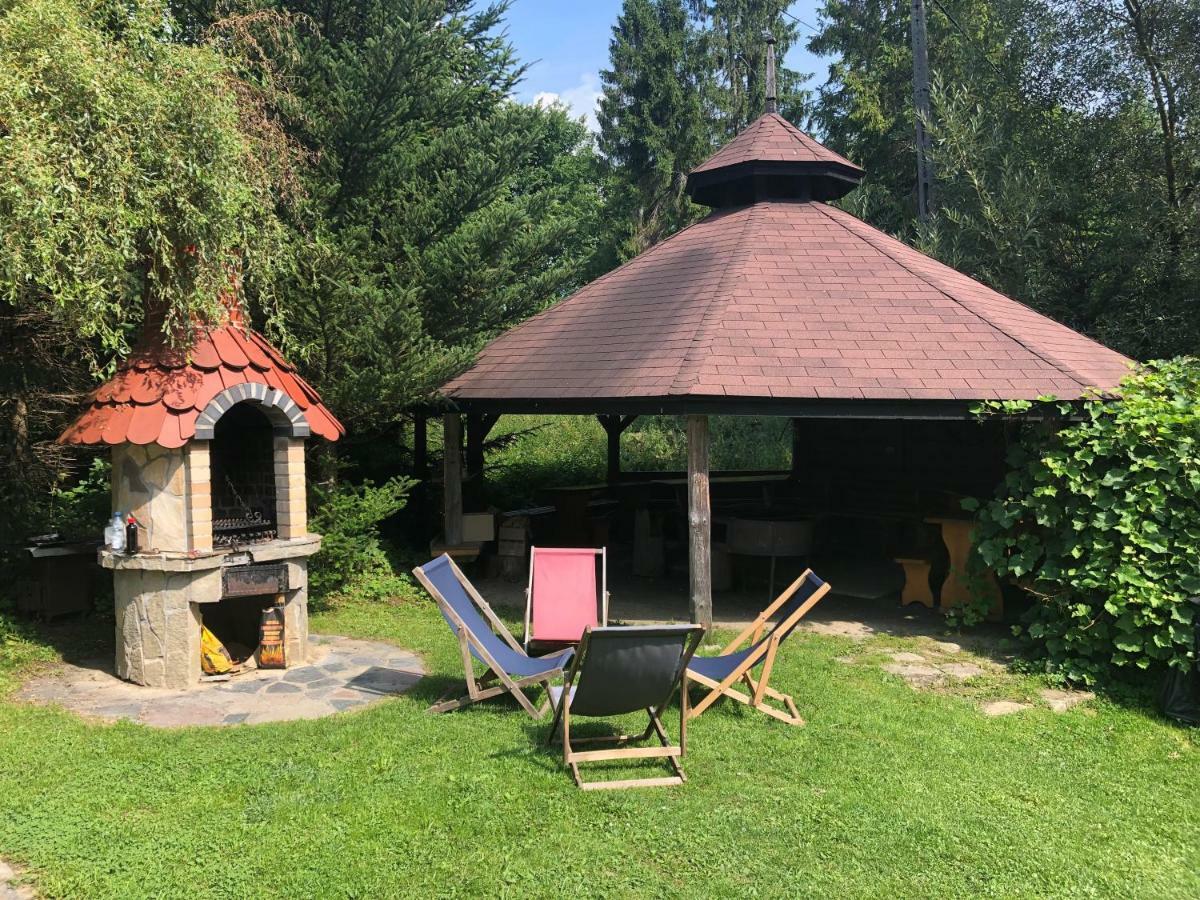 チョルシュティン Gosciniec Pod Smrekami Bed & Breakfast エクステリア 写真