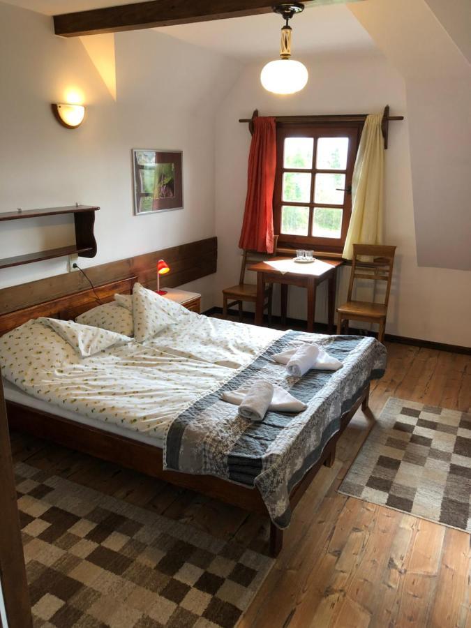 チョルシュティン Gosciniec Pod Smrekami Bed & Breakfast エクステリア 写真